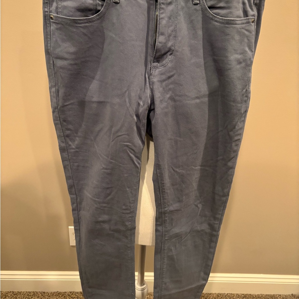 Gray Skinny Jeans with Modern Fit